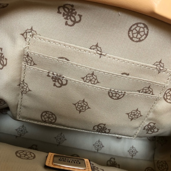 Guess Pale Peach Crossbody Bag NWT - Picture 14 of 15